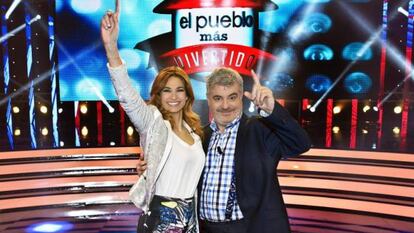 Mariló Montero y Millán Salcedo, presentadores de 'El pueblo más divertido' en TVE