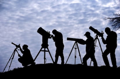 Observação do eclipse na Escócia.