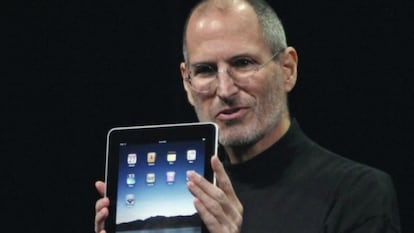 O fundador de Apple, Steve Jobs, na apresentação do iPad em 2010.