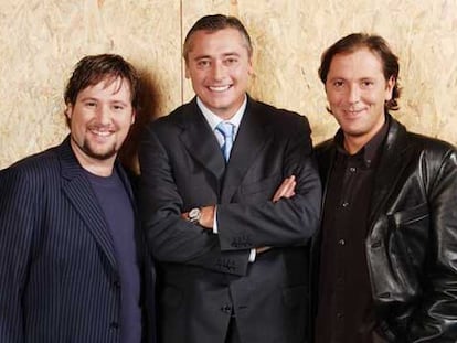 De izquierda a derecha, Carlos Latre, Michael Robinson y Paco González.