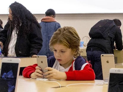 Solo el 44% de los ni&ntilde;os entre 10 y 18 a&ntilde;os sabe diferenciar informaci&oacute;n falsa de la verdadera en Internet.