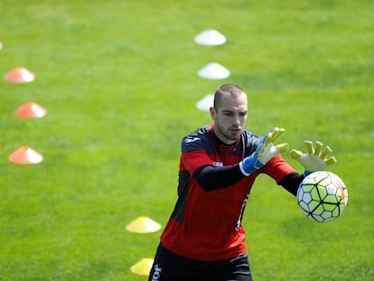 Pau L&oacute;pez, en un entrenamiento del Espanyol. 