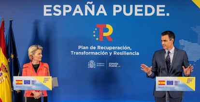 La presidenta de la Comisión, Ursula von der Leyen, y el presidente del Gobierno, Pedro Sánchez, en junio de 2021.