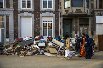 Verviers posee una población de origen extranjero “muy importante y depauperada”, según señalaba el pasado octubre a este diario una de las concejalas del Ayuntamiento. En la imagen, varias personas en una calle de la ciudad.