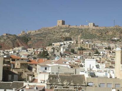 Vista panorámica de Lorca, con el castillo al fondo.