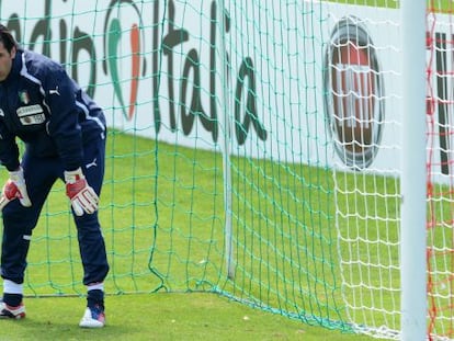 Buffon, durante un entrenamiento con Italia.