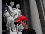 MEXICO CITY, MEXICO - FEBRUARY 28: A boy wears a mask, behind of he  the Beauty Arts Palace on February 28, 2020 in Mexico City, Mexico. The Secretariat of Health of Mexico announced on Friday the first two confirmed cases of COVID-19. One of the patients is in Mexico City and the other in Sinaloa, a second test is pending on the latter but is being treated as confirmed. Both patients had traveled to northern Italy where there has been an outbreak. It is the second Latin American country to confirm the virus after Brazil did it on Thursday. (Photo by Cristopher Rogel Blanquet/Getty Images)