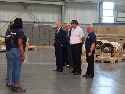 El presidente de Estados Unidos, Joe Biden, visita la planta de Ingeteam en Milwaukee.