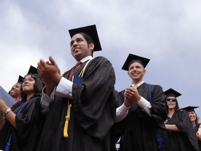 Estudiantes en la graduación de la Universidad Pepperdine de Malibú.