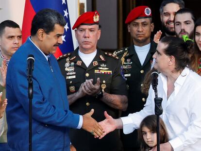 Nicolás Maduro, presidente de Venezuela, junto al empresario Alex Saab, este miércoles en el Palacio de Miraflores.