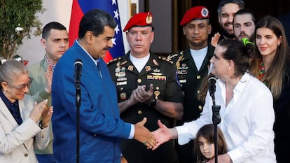 Nicolás Maduro, presidente de Venezuela, junto al empresario Alex Saab, este miércoles en el Palacio de Miraflores.