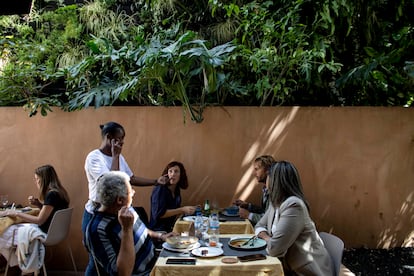 El local cuenta con una terraza que reabre en primavera. 