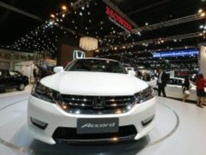 Un Honda Accord expuesto en el 34&ordm; Sal&oacute;n Internacional del Autom&oacute;vil de Bangkok (Tailandia)