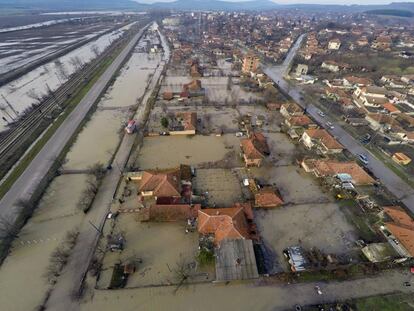 Vista aérea de la ciudad de Dalgopol (Bulgaria) tras las lluvias caídas en la zona.