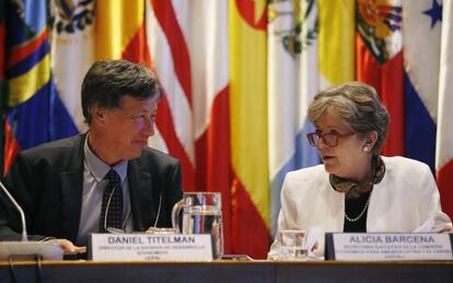 Daniel Titelman y Alicia Bárcena, este jueves.