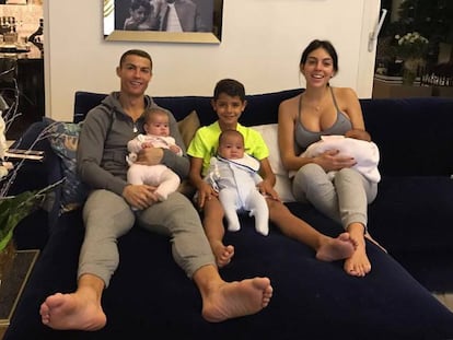 Cristiano Ronaldo y Georgina Rodríguez con los cuatro hijos del jugador del Real Madrid.