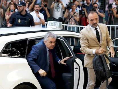 Santos Cerdán, a su llegada al Tribunal Supremo para declarar como investigado en el 'caso Koldo'.