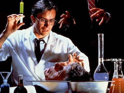 Fotograma de la película 'Re-Animator' de Stuart Gordon, basada en la obra de H. P. Lovecraft.