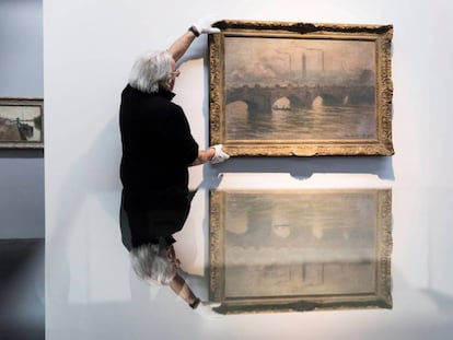 Imagen del cuadro 'El puente de Waterloo' de Claude Monet en la sala de la exposición de las obras de Cornelius Gurlitt en Berna el pasado abril. 