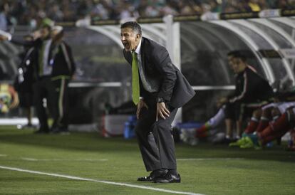 El seleccionador de M&eacute;xico, Osorio, durante el partido contra Jamaica.