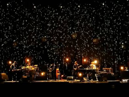 Bob Dylan y su banda en el escenario de Salamanca.