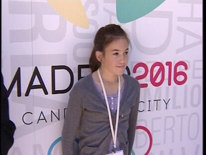 Mónica, de 12 años, encandila al COI