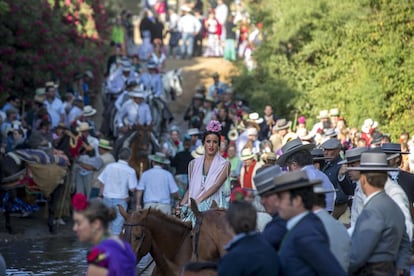 Paso de la Hermandad de Triana por el Vado del Quema.