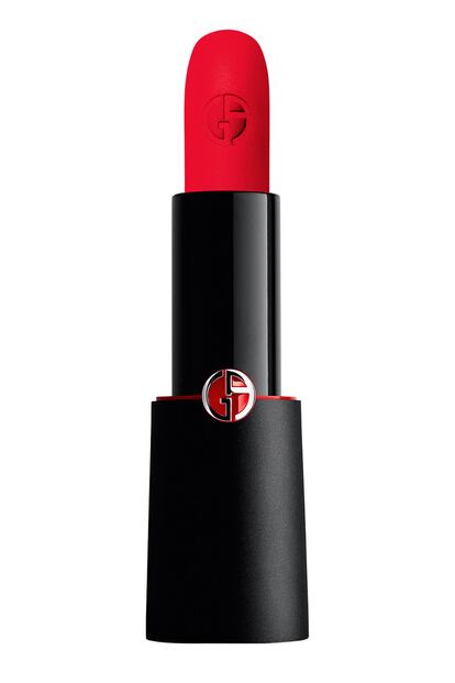 Rouge d´Armani Matte , tono 403 Lucky Red, de Giorgio Armani Beauty (36€). Pensado para dar la máxima cobertura, gracias a su formulación con una proporción optimizada de rellenadores de aceite que no dejan sensación de sequedad.
