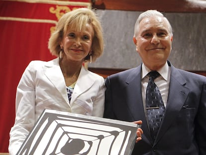 Luchadoras con premio (y Rajoy se va antes de que lo reciban)