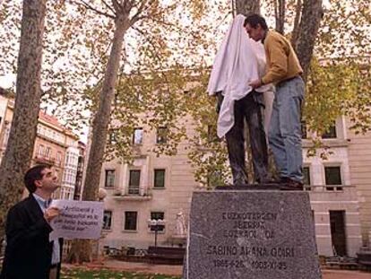 Una sábana contra Arana