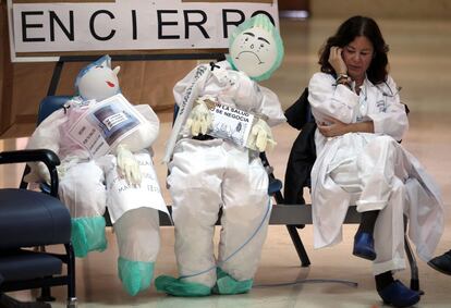 Encierro en el Hospital Carlos III de Madrid durante la segunda jornada de huelga sanitaria madrileña.