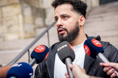 Ahmed Samsam habla con la prensa frente al Tribunal Supremo de Copenhague este martes.