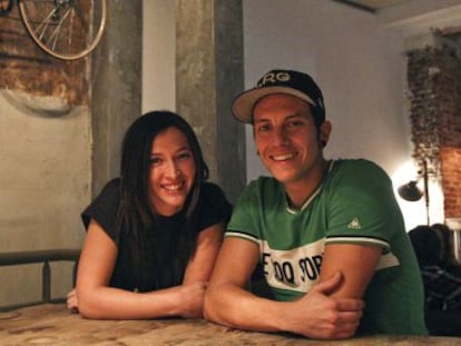 Tamara Marqu&eacute;s y Quique Arias en La Bicicleta Cycling Caf&eacute;. 