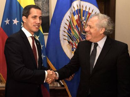 El líder opositor venezolano Juan Guaidó, reconocido por más de 50 países como presidente interino de Venezuela, y el secretario general de la OEA, Luis Almagro.