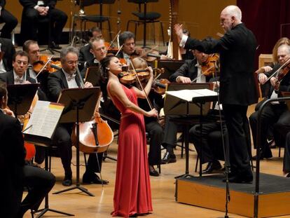 López Cobos dirige a la Sinfónica con Alina Pinchas al violín como solista.