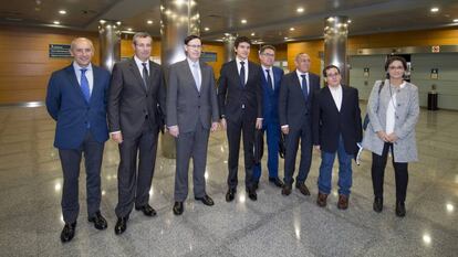 Representantes del Gobierno, las Diputaciones y Eudel, antes de reunirse en el Consejo vasco de Finanzas.