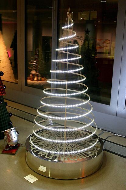 Pura sencillez en el árbol de Valentino, que creó en 2007 para Les Sapins de Noël. Y puro Valentino, claro.