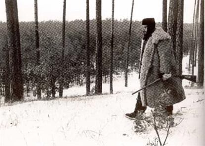 Fidel Castro, fotografiado por Alberto Korda, durante una cacería en 1964 en la Unión Soviética, a la que asistió también Nikita Jruschov.