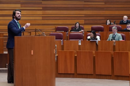 El portavoz de Vox en el Parlamento de Castilla y León, Juan García-Gallardo, durante una intervención en las Cortes.