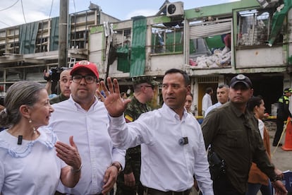 Pedro Sánchez en la visita del barrio La base, en Cali, el 22 de agosto.