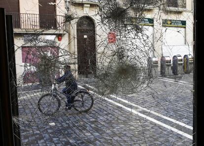 Destrozos en uno de los establecimiento del Casco Viejo de Pamplona tras los disturbios de este fin de semana.