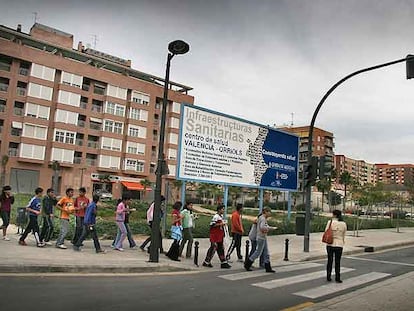 Solar del barrio valenciano de Orriols, destinado a un centro de salud presupuestado por la Generalitat desde hace una década.