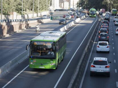  Autobús que cubre el trayecto Madrid-El Escorial, en una imagen de archivo.