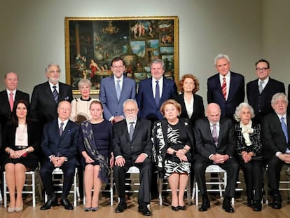 Foto de familia de la entrega de medallas de la Orden de Alfonso X El Sabio en el Museo del Prado.