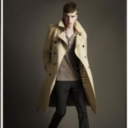 El trench sigue siendo la pieza fundamental de la nueva colección de Burberry