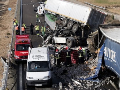 Accidente mortal entre tres camiones en la A-23, a la altura de Sarrión (Teruel), el pasado miércoles.