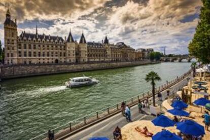 Playa junto al Sena, en París.