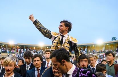 El Juli, a hombros para salir por grande de la plaza de Jerez el viernes 13 de mayo.