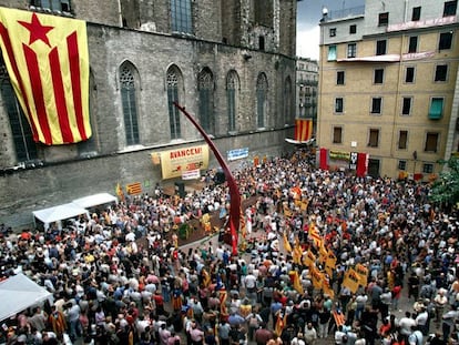 El Fossar de les Moreres, a Barcelona (durant la Diada de l’Onze de Setembre de 2002), espai icònic de l’independentisme majoritàriament d’esquerra. 