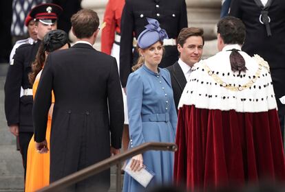 La princesa Beatriz y su esposo, Edoardo Mapelli Mozzi, en la catedral de San Pablo.